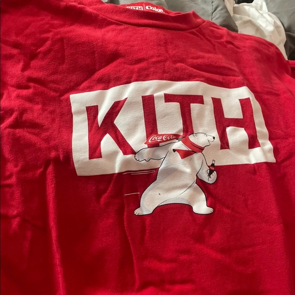 KITH X COCA-COLA POLAR BEAR TEE - Picture 2 of 5